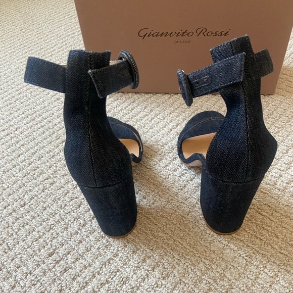 ⚡️HOST PICK!⚡️Gianvito Rossi Sandals EUC - Picture 16 of 16